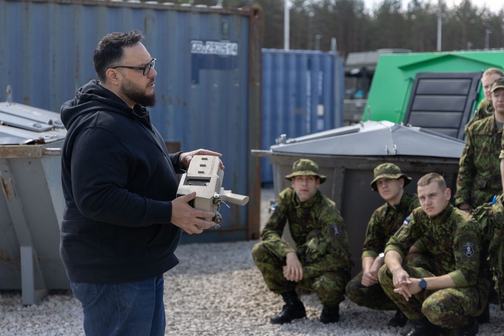 Army Awards $99.5M IDIQ for Man-Portable Dragonfly Counter-Drone RF-Hunting System