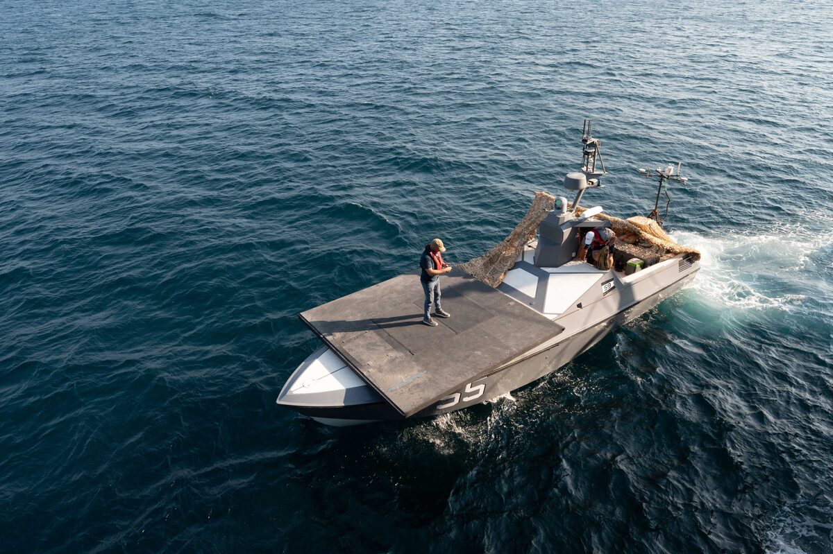 Autonomous Drone Boat Pulls Two Apache Pilots from the Sea Near the Strait of Hormuz