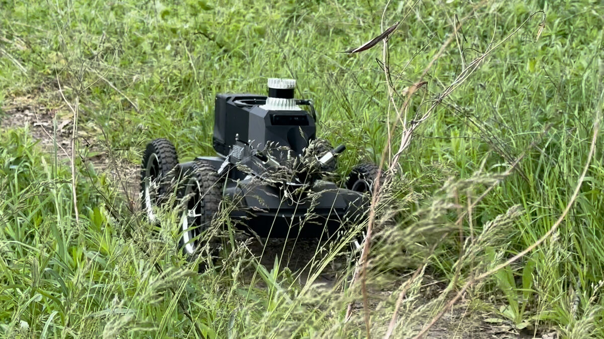WingXpand xTRAIL ground vehicle driving through tall grass